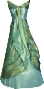 Zielona sukienka Fokus z tiulu maxi rozkloszowana