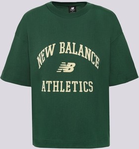 Zielony t-shirt New Balance w młodzieżowym stylu z okrągłym dekoltem z krótkim rękawem