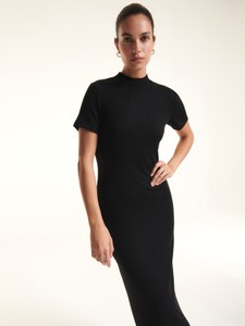 Czarna sukienka Reserved z okrągłym dekoltem z krótkim rękawem