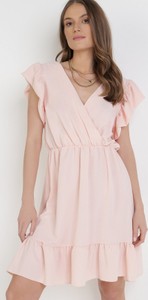 Różowa sukienka born2be z dekoltem w kształcie litery v mini