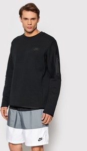 Czarna bluza Nike w sportowym stylu