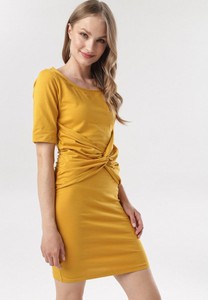 Żółta sukienka born2be z krótkim rękawem w stylu casual