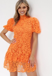 Pomarańczowa sukienka born2be mini w stylu casual z krótkim rękawem