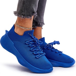 Niebieskie buty sportowe ButyModne z płaską podeszwą w sportowym stylu