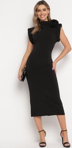 Czarna sukienka born2be z okrągłym dekoltem z krótkim rękawem dopasowana