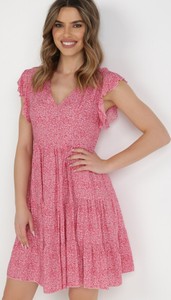 Różowa sukienka born2be mini z tkaniny z dekoltem w kształcie litery v