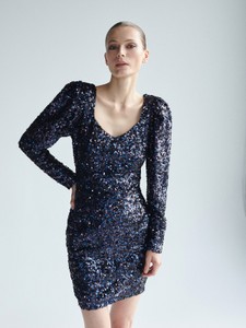 Sukienka Reserved dopasowana z dekoltem w kształcie litery v w stylu glamour