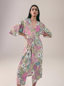 Sukienka Reserved midi z dekoltem w kształcie litery v w stylu casual