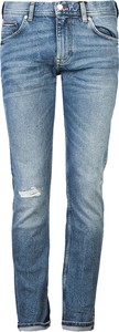 Niebieskie jeansy ubierzsie.com w street stylu