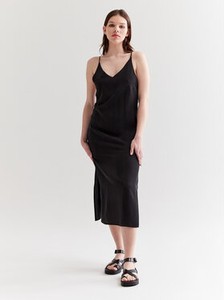 Czarna sukienka Americanos midi na ramiączkach z dekoltem w kształcie litery v