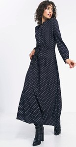 Czarna sukienka Nife w stylu casual z długim rękawem midi