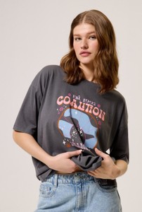 T-shirt Coalition z okrągłym dekoltem w młodzieżowym stylu z krótkim rękawem