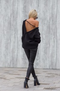 Czarny sweter Clothstore w stylu casual