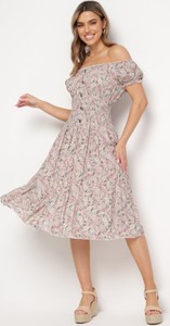Różowa sukienka born2be z krótkim rękawem w stylu casual z bawełny