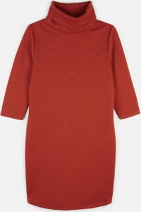 Czerwona sukienka Gate prosta w stylu casual z golfem