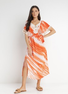 Pomarańczowa sukienka born2be midi w stylu boho z krótkim rękawem