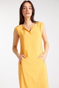 Żółta sukienka Monnari w stylu casual z dekoltem w kształcie litery v bez rękawów