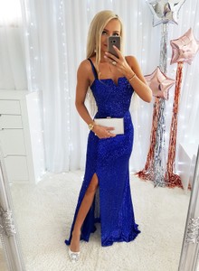 Niebieska sukienka Iwette Fashion maxi na ramiączkach
