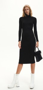 Czarna sukienka Reserved midi w stylu casual dopasowana