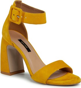 Żółte sandały Gino Rossi z klamrami