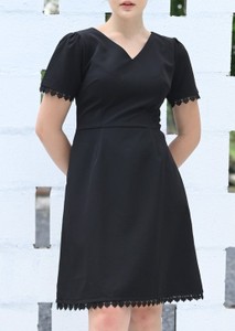 Czarna sukienka Justmelove z dekoltem w kształcie litery v mini z bawełny