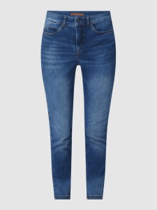 Niebieskie jeansy MAC w street stylu