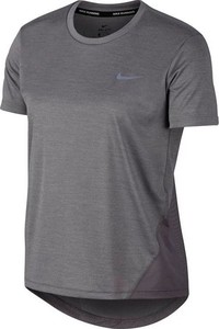 T-shirt Nike z okrągłym dekoltem w sportowym stylu