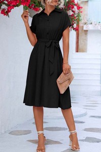 Czarna sukienka IVET z krótkim rękawem z dekoltem w kształcie litery v prosta