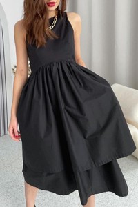 Czarna sukienka IVET bez rękawów z dekoltem w kształcie litery v