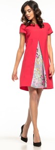 Czerwona sukienka Tessita mini z okrągłym dekoltem z krótkim rękawem