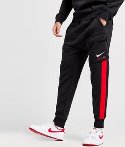 Czarne spodnie Nike z dresówki w sportowym stylu