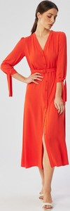 Czerwona sukienka Stylove z dekoltem w kształcie litery v midi