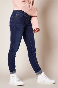 Granatowe jeansy Rosner z bawełny