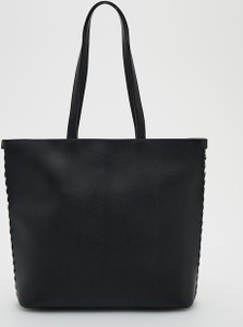 Czarna torebka Reserved na ramię w wakacyjnym stylu