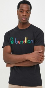 Czarny t-shirt United Colors Of Benetton z krótkim rękawem w młodzieżowym stylu z nadrukiem