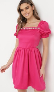 Różowa sukienka born2be mini z krótkim rękawem rozkloszowana