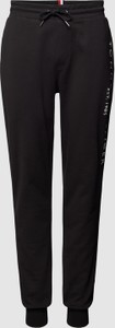 Czarne spodnie Tommy Hilfiger z dresówki w sportowym stylu