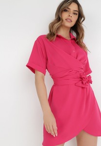 Różowa sukienka born2be w stylu casual