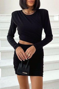 Czarna sukienka IVET mini w stylu casual z okrągłym dekoltem