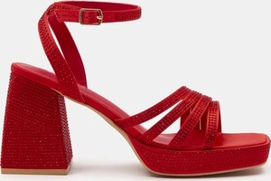 Czerwone sandały Sinsay z klamrami