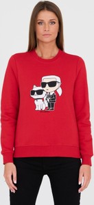 Czerwona bluza Karl Lagerfeld w młodzieżowym stylu