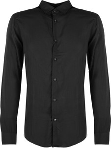 Czarna koszula ubierzsie.com z tkaniny z klasycznym kołnierzykiem z długim rękawem