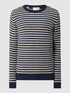 Granatowy sweter Selected Homme w młodzieżowym stylu