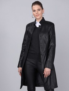 Czarny płaszcz Basics & More w stylu casual