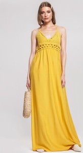 Żółta sukienka Renee rozkloszowana maxi z dekoltem w kształcie litery v