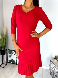 Czerwona sukienka ModnaKiecka.pl z długim rękawem prosta w stylu casual