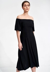 Czarna sukienka Figl midi z krótkim rękawem