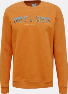 Pomarańczowa bluza Only & Sons w młodzieżowym stylu
