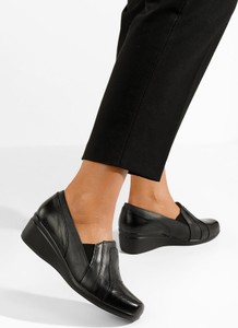 Czarne czółenka Zapatos na koturnie na średnim obcasie