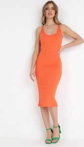 Pomarańczowa sukienka born2be midi dopasowana w stylu casual